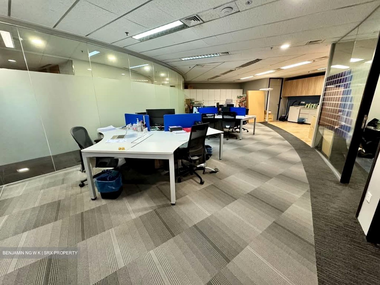 Hsbc Building (D1), Office #585379671